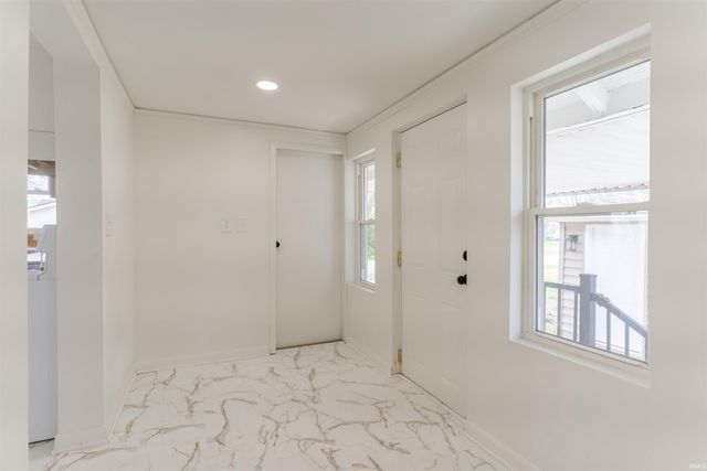 321 E Oak Street, Oakland City, IN 47660