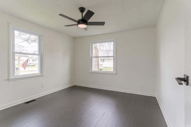 321 E Oak Street, Oakland City, IN 47660