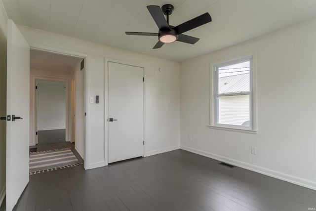 321 E Oak Street, Oakland City, IN 47660