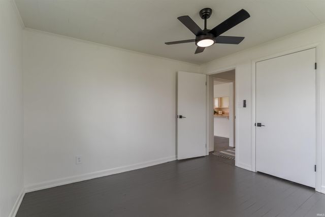 321 E Oak Street, Oakland City, IN 47660