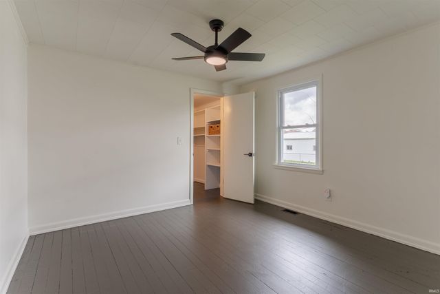 321 E Oak Street, Oakland City, IN 47660