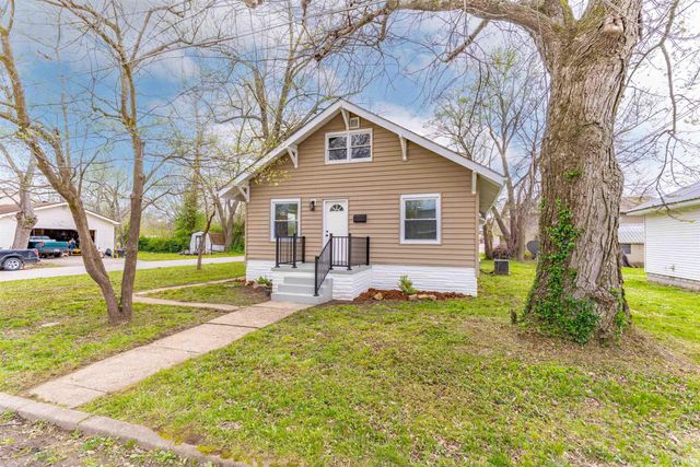 321 E Oak Street, Oakland City, IN 47660
