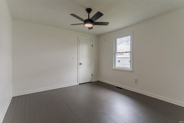 321 E Oak Street, Oakland City, IN 47660