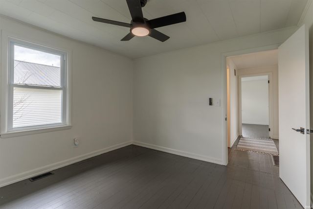 321 E Oak Street, Oakland City, IN 47660