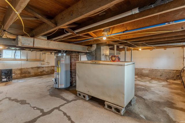 321 E Oak Street, Oakland City, IN 47660