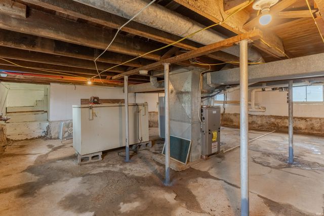 321 E Oak Street, Oakland City, IN 47660