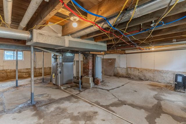 321 E Oak Street, Oakland City, IN 47660