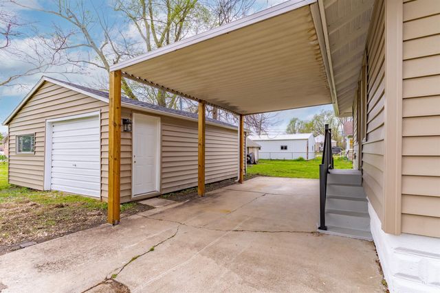 321 E Oak Street, Oakland City, IN 47660