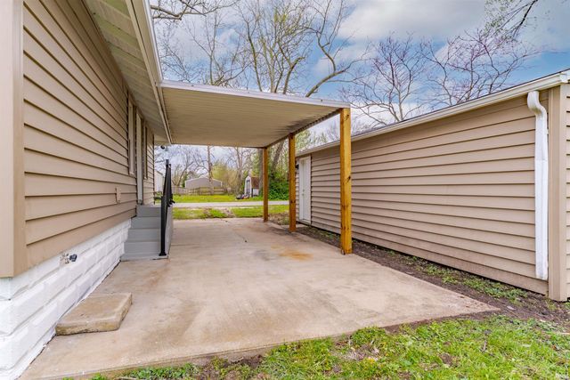 321 E Oak Street, Oakland City, IN 47660