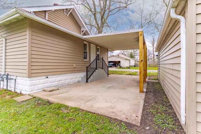 321 E Oak Street, Oakland City, IN 47660