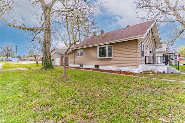 321 E Oak Street, Oakland City, IN 47660