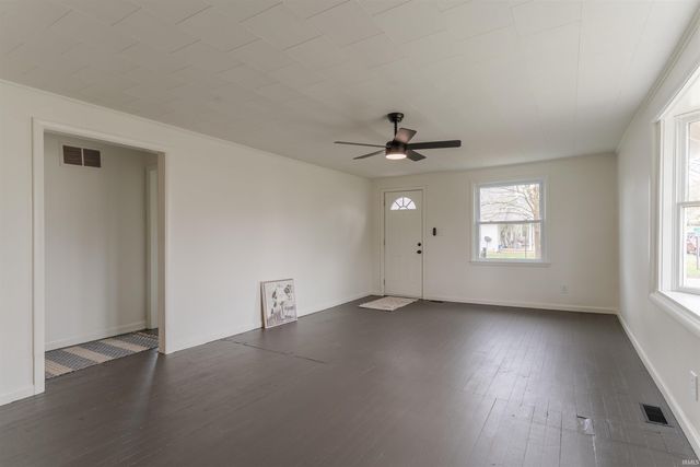 321 E Oak Street, Oakland City, IN 47660