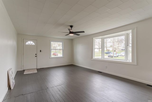 321 E Oak Street, Oakland City, IN 47660