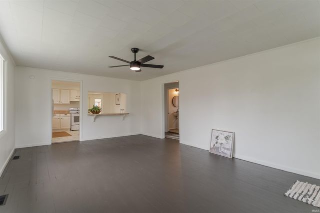 321 E Oak Street, Oakland City, IN 47660