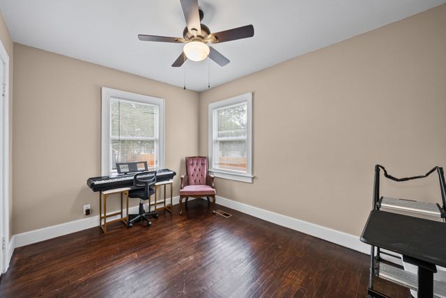 2736 Nelson Dr, Hopkinsville, KY 42240