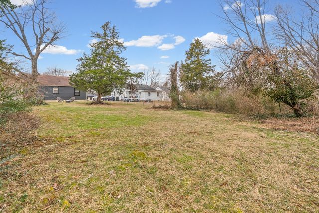 2736 Nelson Dr, Hopkinsville, KY 42240