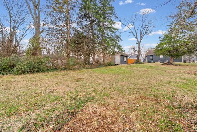 2736 Nelson Dr, Hopkinsville, KY 42240