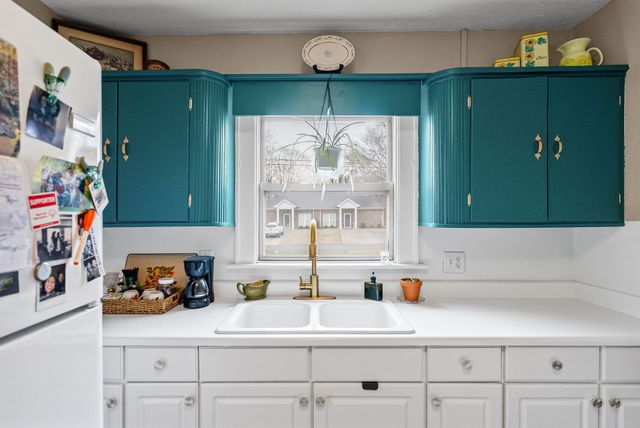 2736 Nelson Dr, Hopkinsville, KY 42240