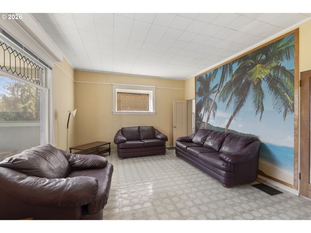 1903 Se 12TH Ave, Portland, OR 97214