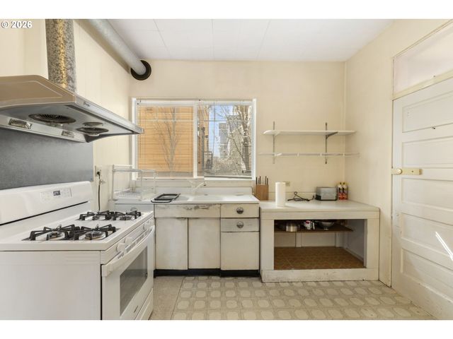 1903 Se 12TH Ave, Portland, OR 97214