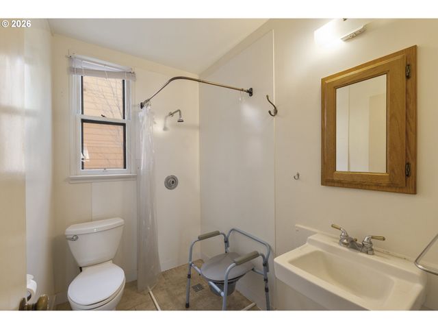 1903 Se 12TH Ave, Portland, OR 97214