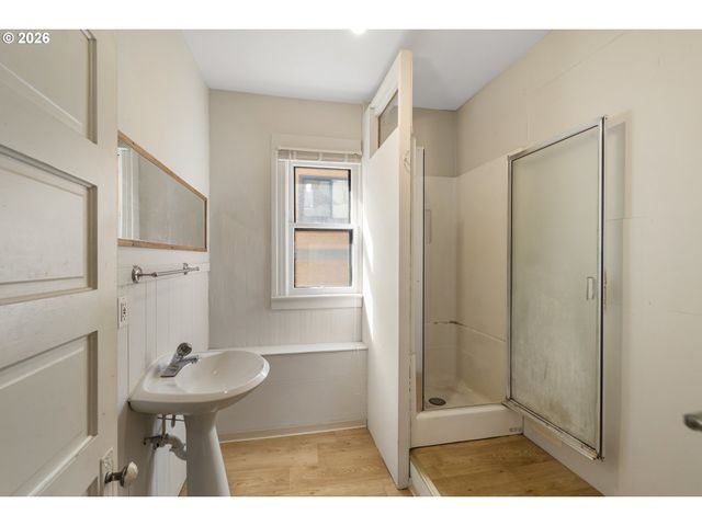 1903 Se 12TH Ave, Portland, OR 97214