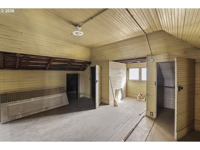 1903 Se 12TH Ave, Portland, OR 97214