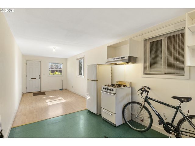 1903 Se 12TH Ave, Portland, OR 97214