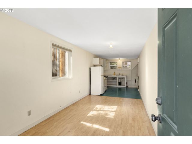 1903 Se 12TH Ave, Portland, OR 97214