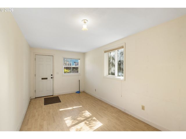 1903 Se 12TH Ave, Portland, OR 97214