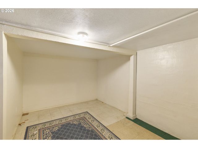 1903 Se 12TH Ave, Portland, OR 97214