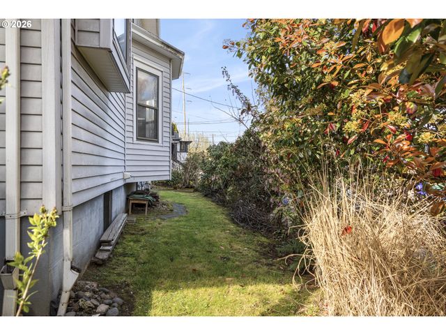 1903 Se 12TH Ave, Portland, OR 97214