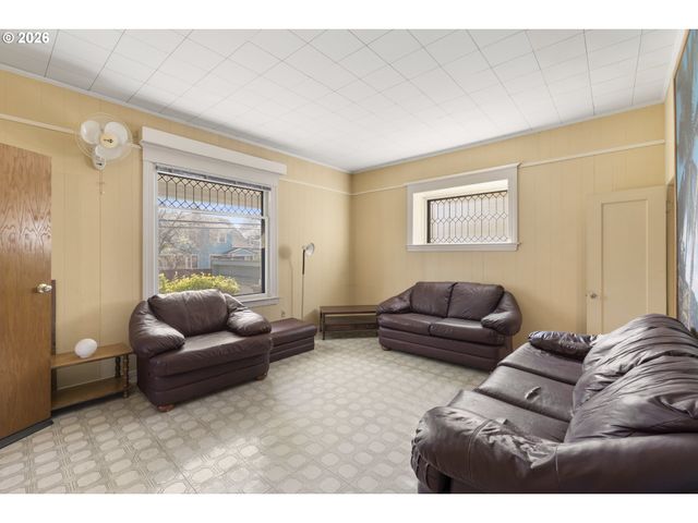1903 Se 12TH Ave, Portland, OR 97214