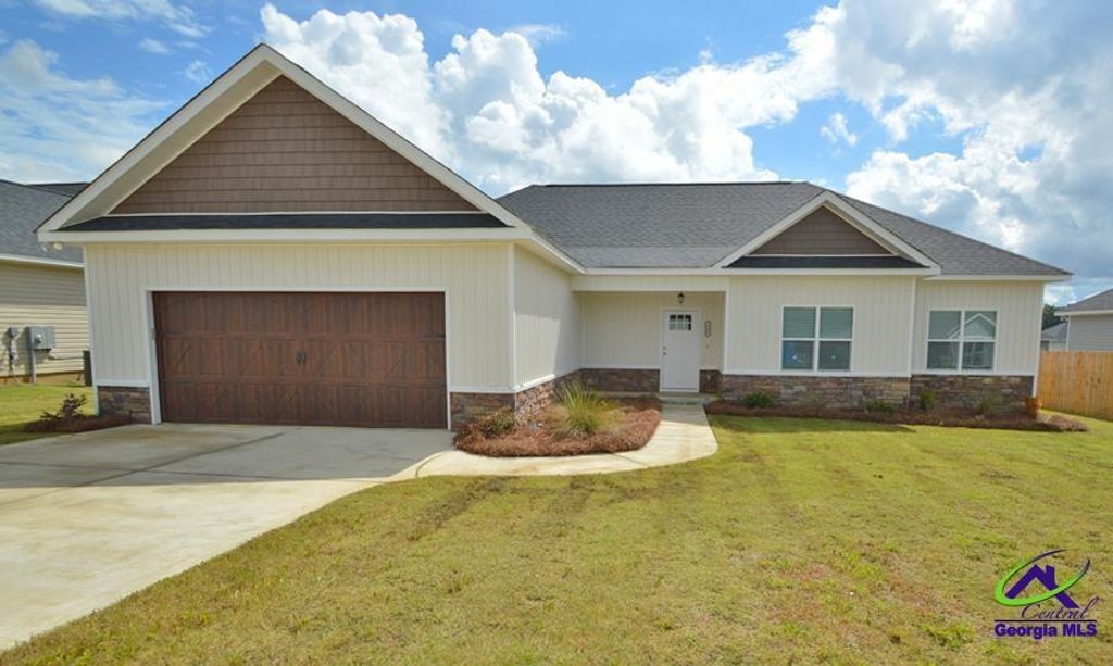 1000 Adirondac Way, Bonaire, GA 31005