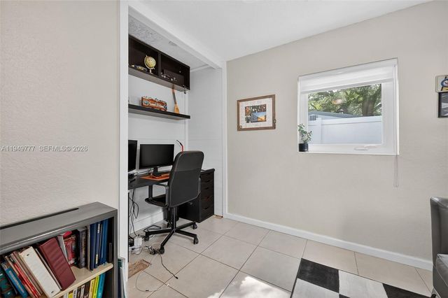 6640 Douglas 0, Hollywood, FL 33024