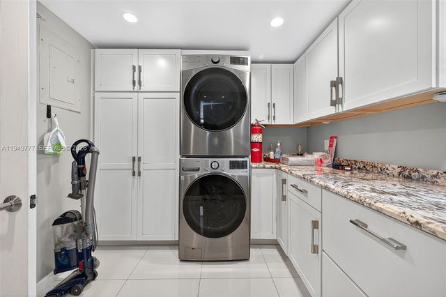 6640 Douglas 0, Hollywood, FL 33024