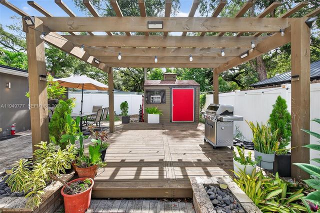 6640 Douglas 0, Hollywood, FL 33024