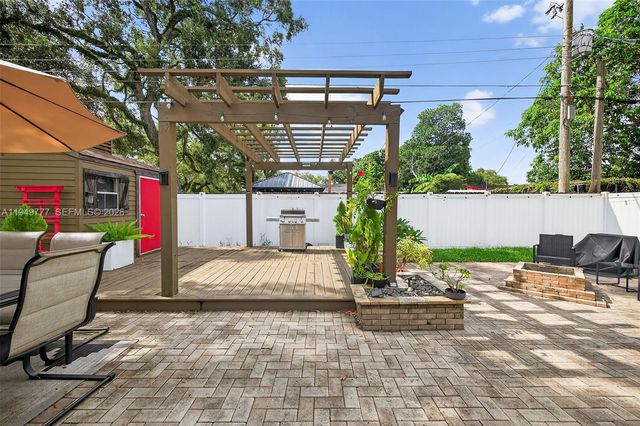 6640 Douglas 0, Hollywood, FL 33024