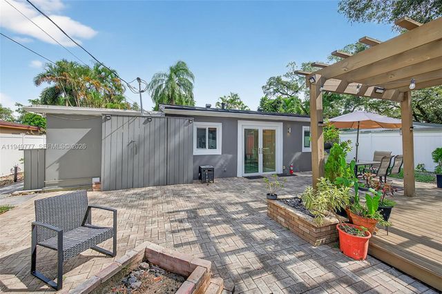 6640 Douglas 0, Hollywood, FL 33024