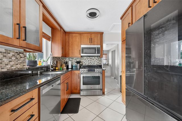 6640 Douglas 0, Hollywood, FL 33024