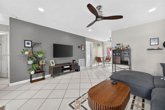 6640 Douglas 0, Hollywood, FL 33024