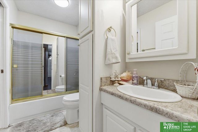 700 W R Street, Lincoln, NE 68528