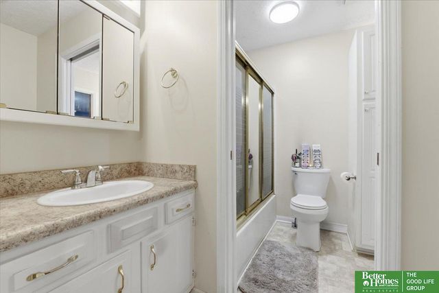 700 W R Street, Lincoln, NE 68528