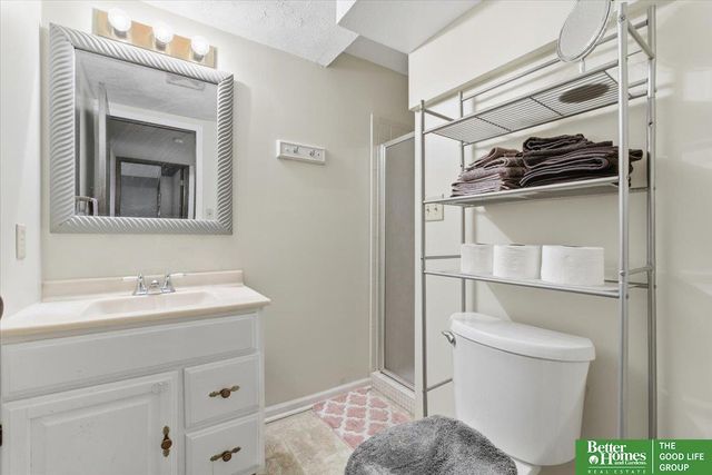 700 W R Street, Lincoln, NE 68528