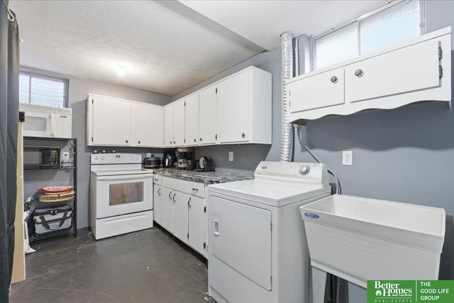 700 W R Street, Lincoln, NE 68528