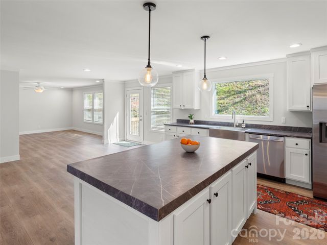 502 Hutch Mountain Road, Fletcher, NC 28732