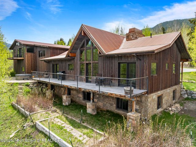 735 UPPER REDMOND Road, Jackson, WY 83001