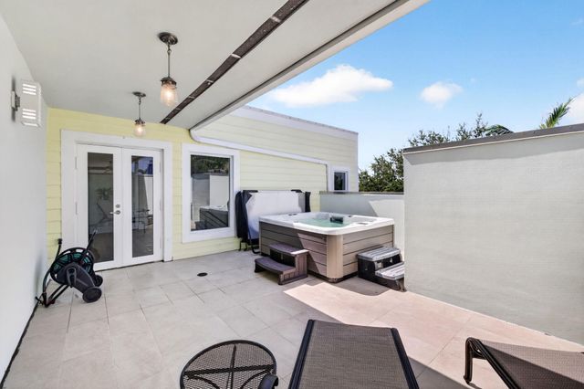500 NE 17TH Avenue, Fort Lauderdale, FL 33301