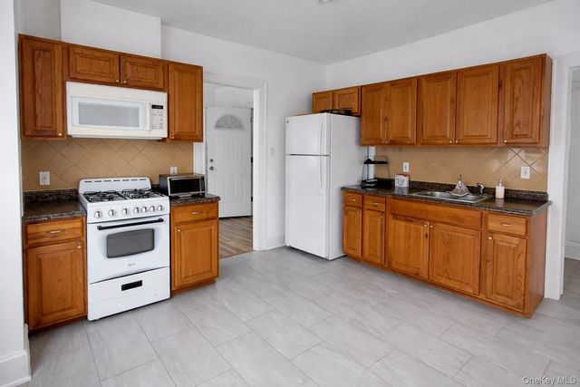 111-10 14th Avenue 2, College Point, NY 11356