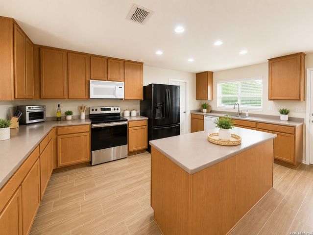 8835 Laguna Rio, San Antonio, TX 78251